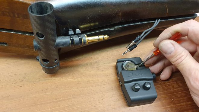 Lingsma electric upright bass - take off the preamp unit for easy battery replacement